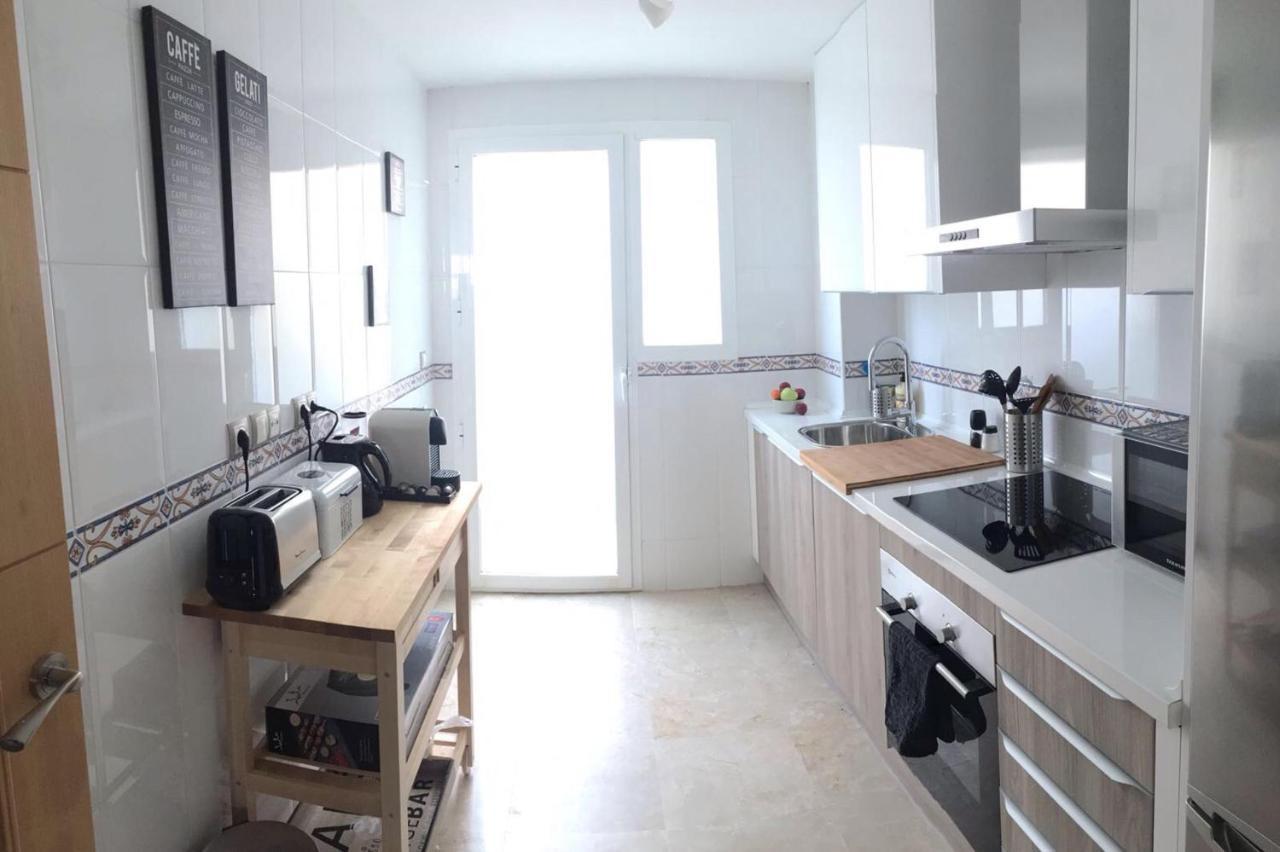 2201-Lovely 2 Bedrooms With Terrace And Pool Манилва Экстерьер фото